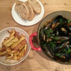 Weekend cooking: Mussels & chips {Moules frites}